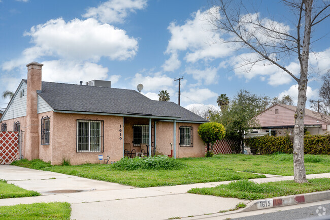 You can find more historic homes that were built in the 1950's-70's in South Pomona, Ca.