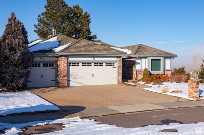 Residents in Sixth Avenue West enjoy large garages.