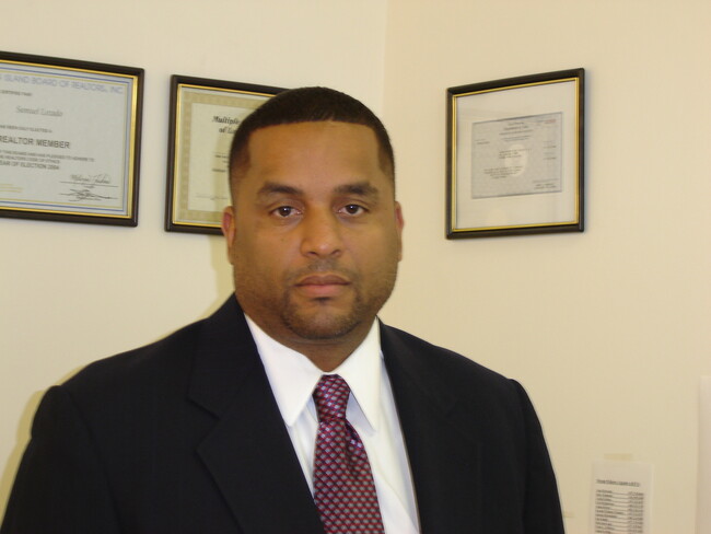 Agent Photo