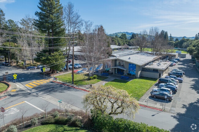 Del Rey Elementary is located in the heart of the Del Rey neighborhood.