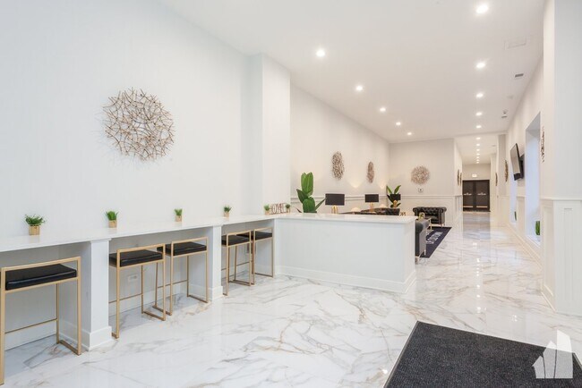 218 W Division St unit 512, Chicago, IL 60610 - photo 2