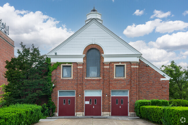 Divine Wisdom Catholic Academy has student teacher ration of 10:1