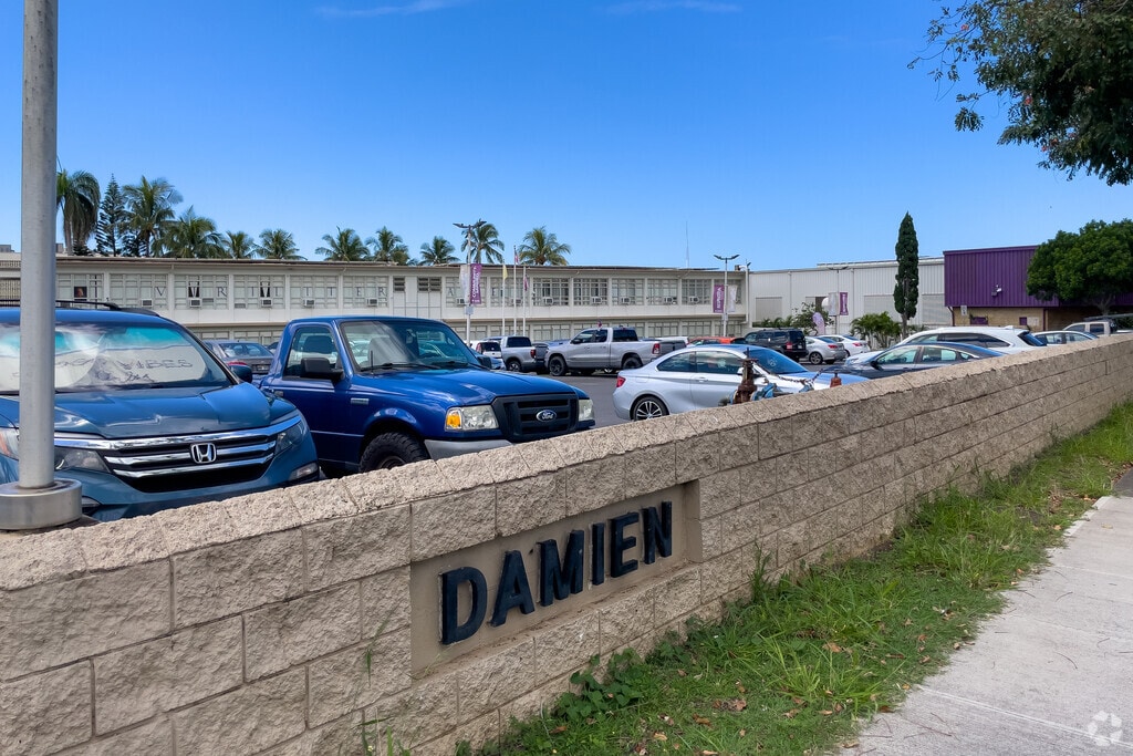 Welcome to Damien Memorial School.