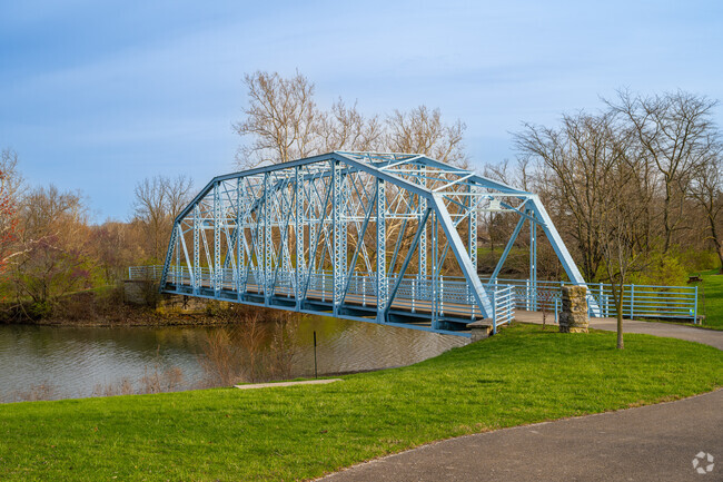 Decatur County Park is a local standout for outdoor leisure. The park’s core 10-acre lake is ideal for paddleboarding or feeding ducks and geese that gather nearby.