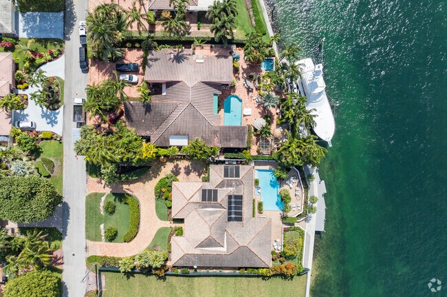 Many upscale multimillion dollar estates can be found on the intracoastal side of Boca Raton Riviera.