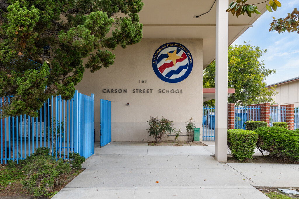Carson Street Elementary School has a total of 639 students.