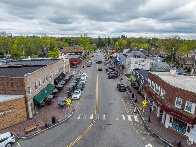 Residents enjoy trips to downtown to get a bite to eat or go shopping.