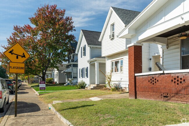 Brick and vinyl sided homes are the most common style in Lamasco.