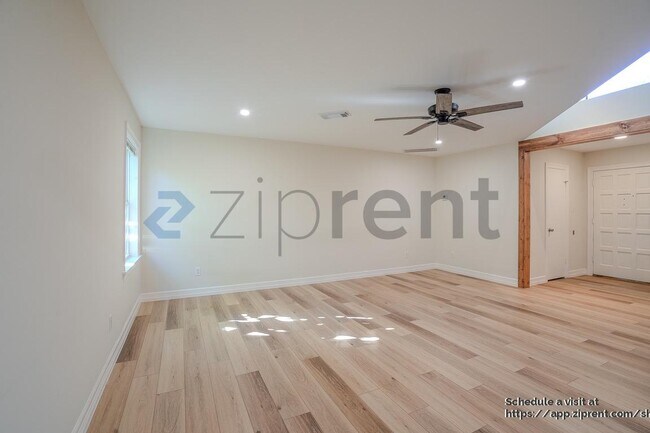 4031 Leeshire Dr, Houston, TX 77025 - photo 5