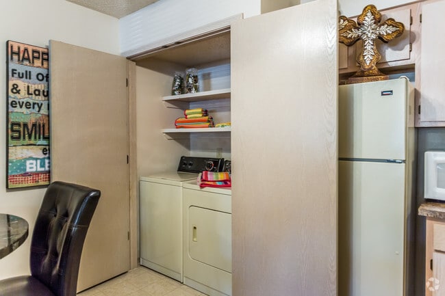 2BR, 2BA - 987 SF - Laundry Area