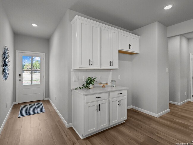 285 W Quill Dr, San Antonio, TX 78228 - photo 3