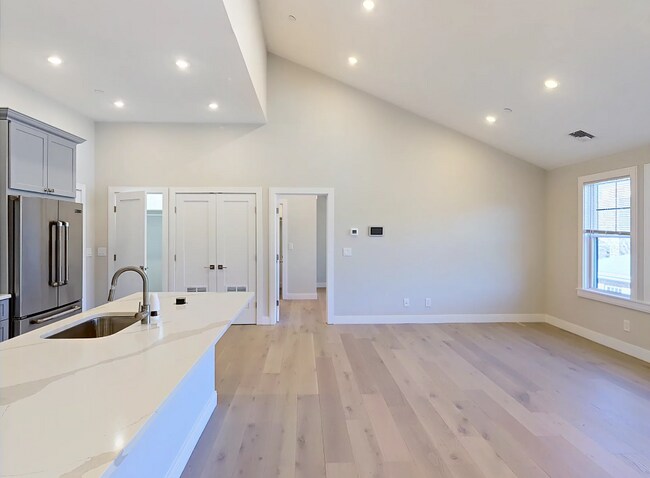 26 Cummins Hwy unit 32 - 2, Boston, MA 02131 - photo 3