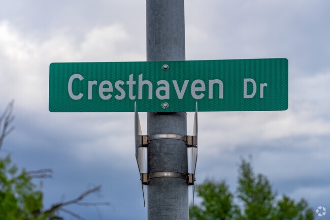 Cresthaven is a peaceful and quiet neighborhood in Roseville with all the essentials nearby.