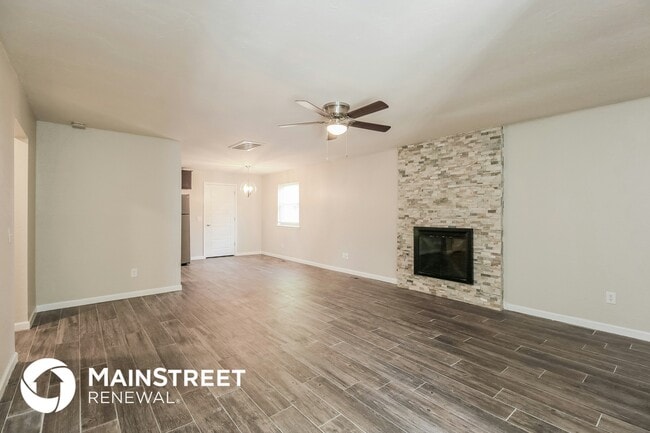 8716 Tracy Dr, Oklahoma City, OK 73132 - photo 3