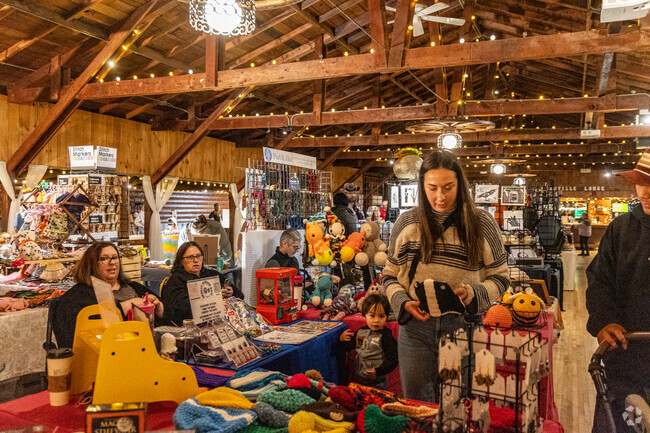 The Italia Holiday Artisan Fair is an annual holiday market at Cedarville Lodge.