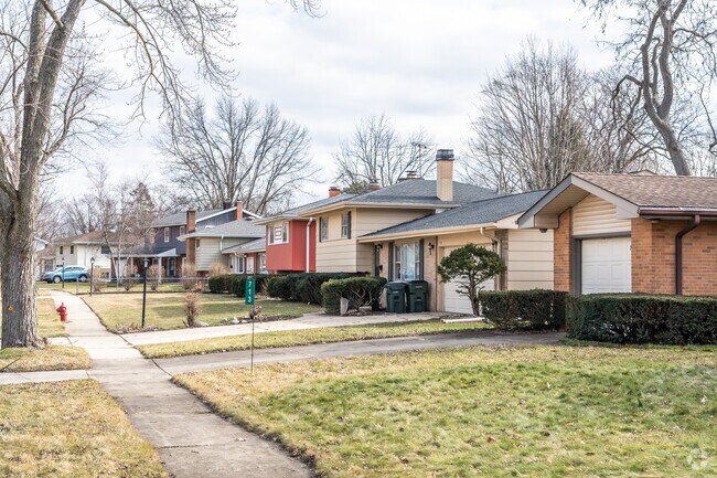 There are a number of ranch and split level homes in the Willow Wood neighborhood.