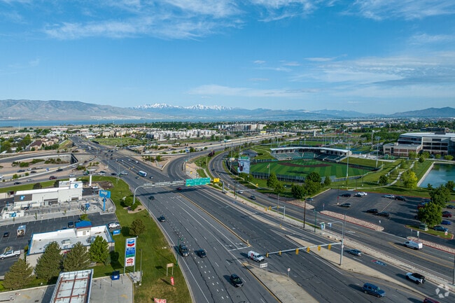 The Sunset Heights neighborhood offers easy access to Interstate 15.