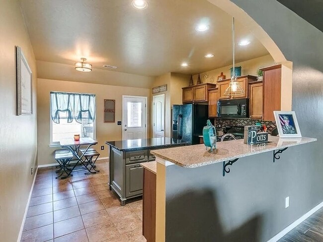 532 W Shadow Ridge Way, Mustang, OK 73064 - photo 4