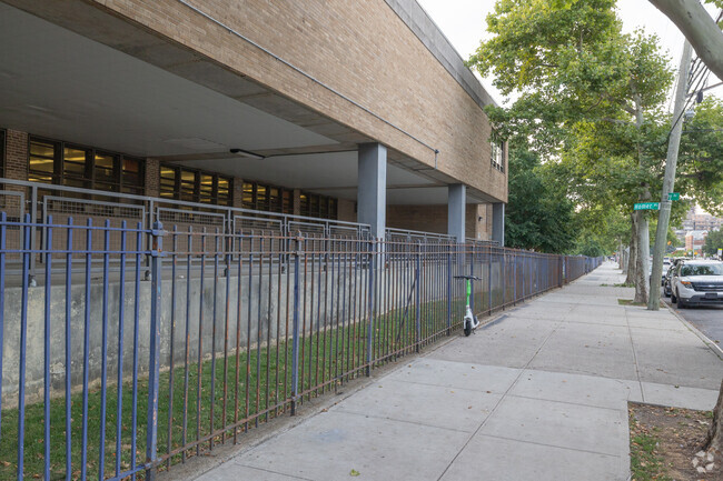 Gotham Collaborative High School in The Bronx has extended community ties.