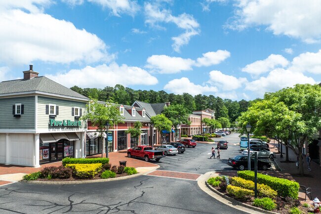 Williamsburg Premium Outlets are just 10 minutes from Ford’s Colony, with over 120 shops to explore.