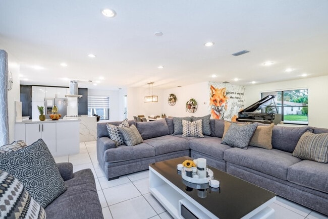 830 SW 14th Ct unit ID1287060P, Fort Lauderdale, FL 33315 - photo 2