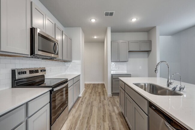 2510 Rambo Dr, San Antonio, TX 78224 - photo 6