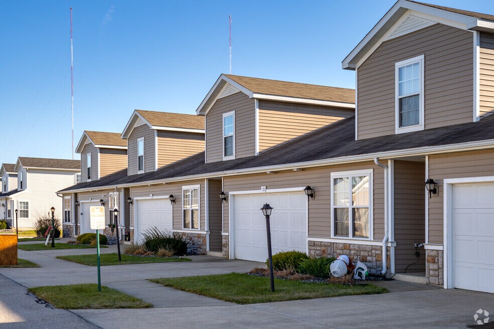 Woodland Creek Townhomes Saginaw, MI 2770 Freeland, Saginaw, MI