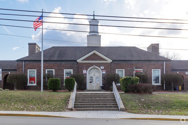 Jefferson Elementary School in
Bergenfield, NJ serves students in grades grades PK, K-5.