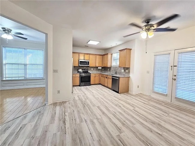 1372 Dukes Creek Dr NW, Kennesaw, GA 30152 - photo 4