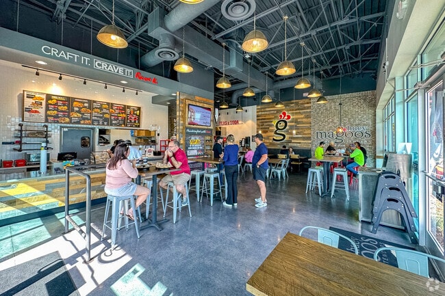 Horizon West residents enjoy dining together at various nearby restaurants.