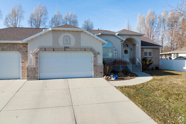 Glenmoor Country Estates houses redefine the concept of upscale living.