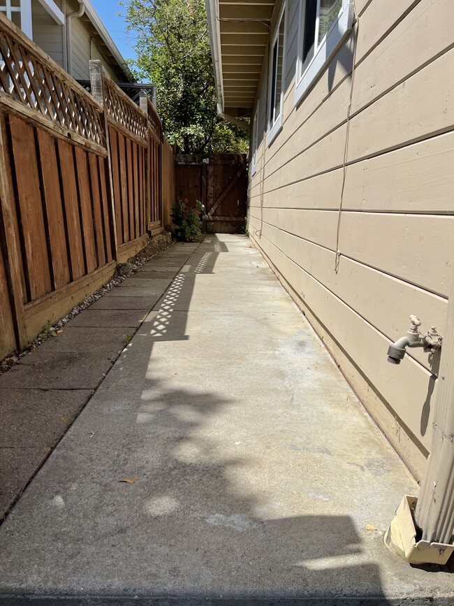 302 Laurel St, San Carlos, CA 94070 - photo 7