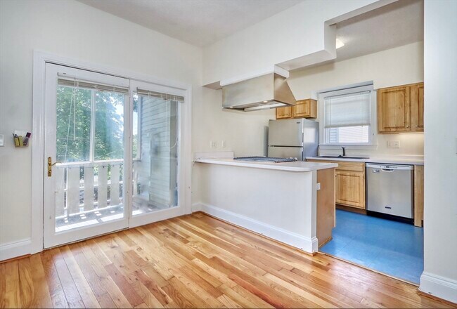 14 Holton St unit 1, Medford, MA 02155 - photo 7