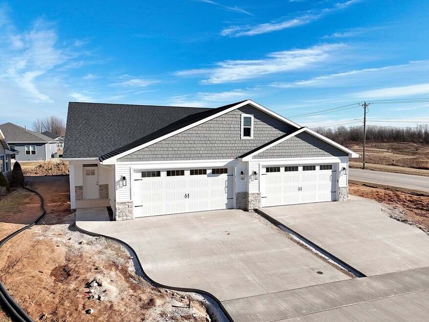 1901 Hidden Hollow Ln, Manitowoc, WI 54220 - photo 1