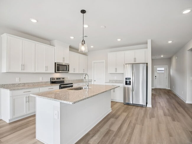 1318 Bluffton Cir, Clarksville, TN 37043 - photo 3