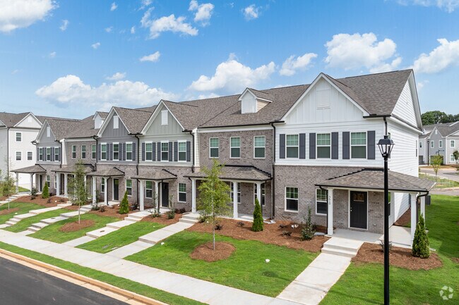 Parkview Place, Stone Mountain, GA 30087 - photo 2