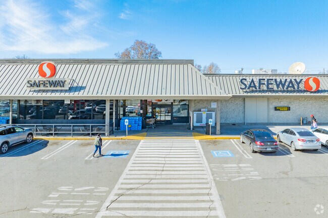 Sunnysiders often buy groceries at one of the major retailers off of Yakima Valley Highway.