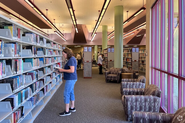 South Harrison features the Miller-Golf Links Library for browsing books.