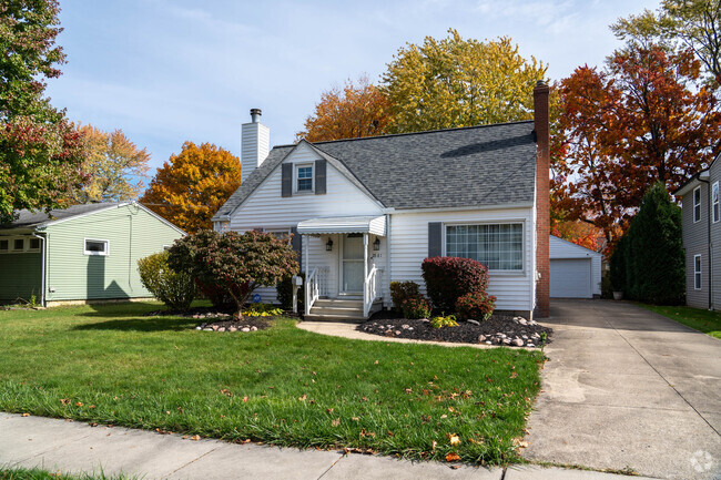 Many Mud Brook homes feature well thought out landscaping design.