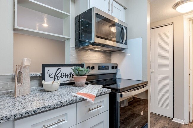 Lakeshore Reserve Off 86th Apartments and Townhomes, Indianapolis, IN 46260 - photo 3