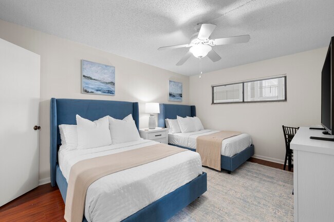 1104 Benjamin Franklin Dr unit 518, Sarasota, FL 34236 - photo 5