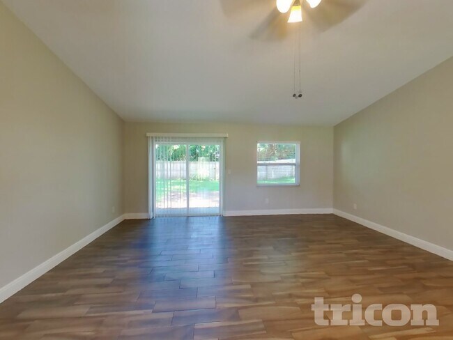 1108 Robin Dr, Plant City, FL 33563 - photo 2