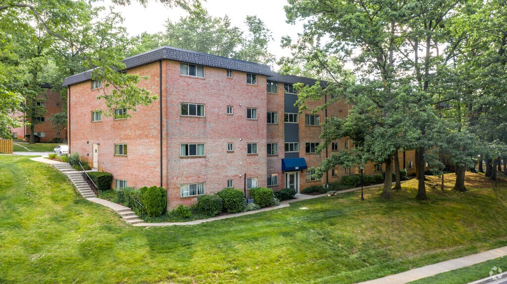 Somerset at Towson 736 Camberley Cir, Towson, MD