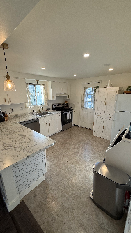 128 Sunnyside St Unit B, Manchester, NH 03103