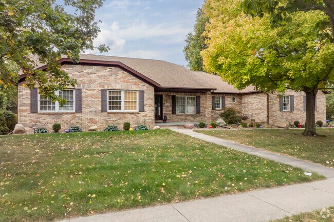 Homes in Old Farm Lakes typically go for an average of over $300,000.