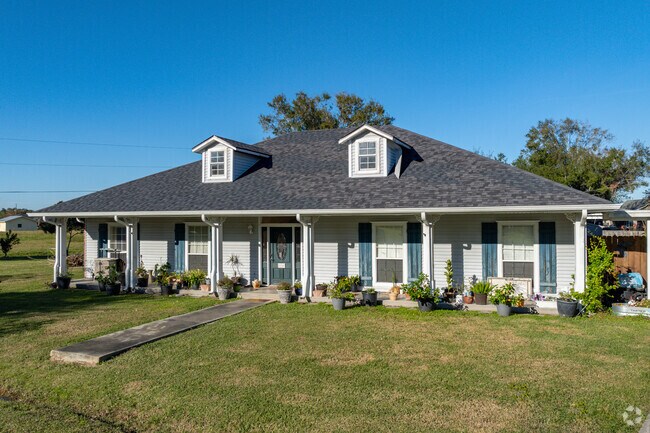 Raceland homes come with manicured lawns.