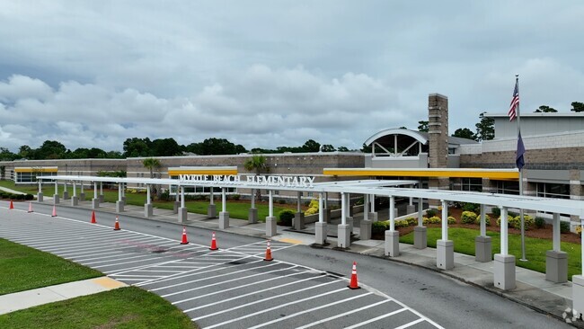 Front of school at Myrtle Beach Elementary School has an efficient system for busses.