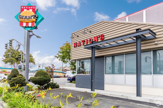 Don't leave St Vincent's Hill without stopping by Nathan's Giant Hamburgers