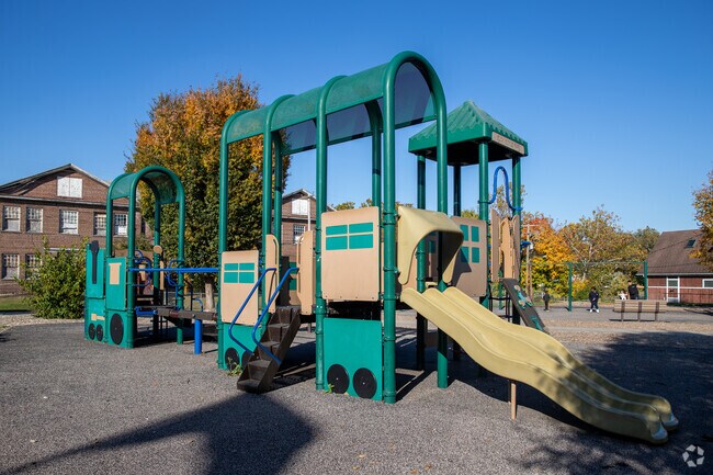 Bucky Boyle Park features a playground in the neighborhood of 
1st Ward.