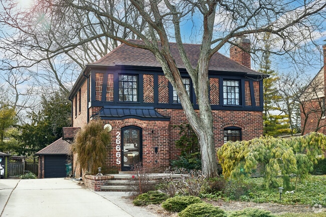 Huntington Woods colonial homes add a sense of charm and elegance.
